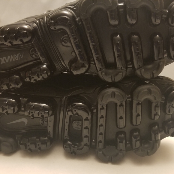womens all black vapormax